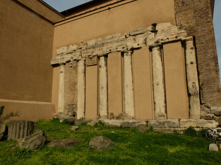 SABATO 29 FEBBRAIO 2020. ROMACOMENONLAVETEMAIVISTA. I TEMPLI REPUBBLICANI NEI SOTTERRANEI DELLA BASILICA DI SAN NICOLA IN CARCERE. APERTURA CON PERMESSO SPECIALE.