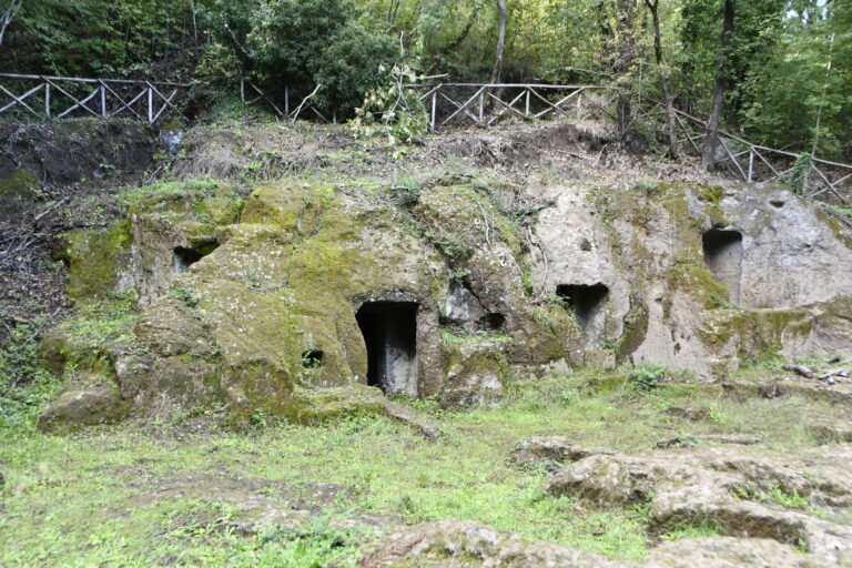 SABATO 17 OTTOBRE 2020. ITINERARI LAZIALI. ARCHEOTREKKING NEL PARCO NATURALE REGIONALE DELLA VALLE DEL TREJA. SULLE TRACCE DEL MISTERIOSO POPOLO DEI FALISCI.