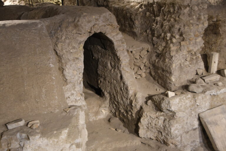 SABATO 23 MARZO 2024. ROMACOMENONL’AVETEMAIVISTA. La Chiesa di San Vito all’Esquilino con i sotterranei e i resti delle Mura Serviane.