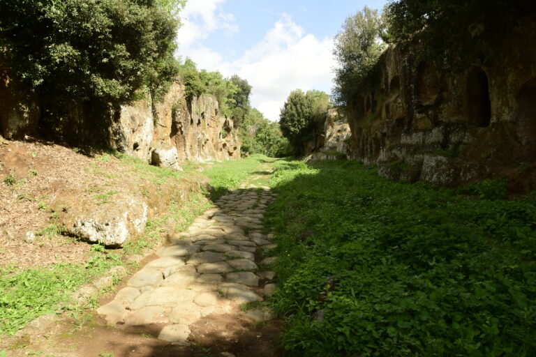 SABATO 17 SETTEMBRE 2022. ITINERARI LAZIALI. ARCHEOTREKKING LUNGO LA VIA AMERINA, NELL’ANTICO REGNO DEI FALISCI. LA NECROPOLI DEL CAVO DEGLI ZUCCHI.