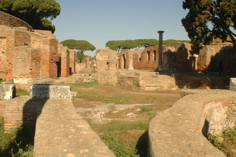 DOMENICA 1 OTTOBRE 2023. LE VIE DELL’ACQUA E IL TEVERE: ALLA SCOPERTA DI OSTIA ANTICA INSOLITA.