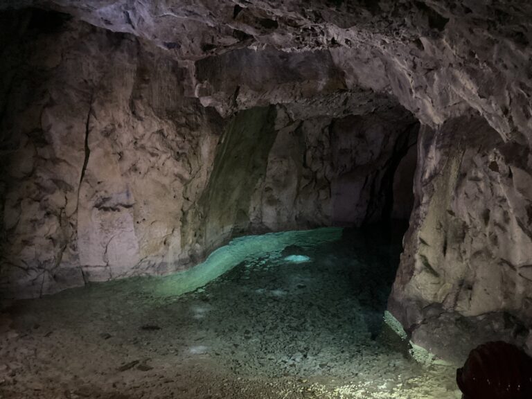 SABATO 10 DICEMBRE 2022. IL TEMPIO DEL DIVO CLAUDIO E I LAGHI SOTTERRANEI DEL CELIO. UN’AVVENTURA SPELEOLOGICA NEL CUORE DI ROMA.