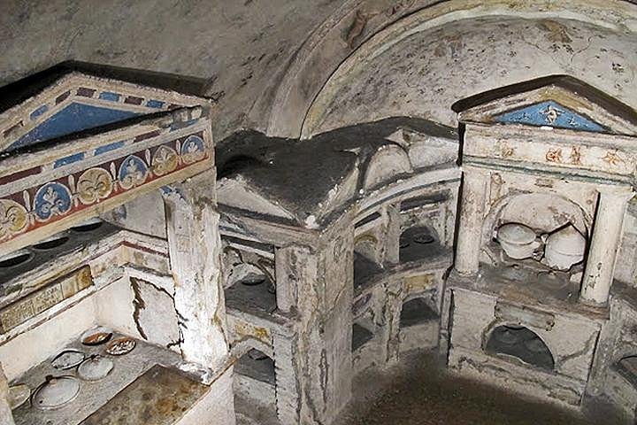 VENERDI’ 13 GENNAIO 2017. ROMACOMENONLAVETEMAIVISTA. I riti funerari nella cultura antica romana. IL COLOMBARIO DI POMPONIO HYLAS ( E LA CHIESA DI SAN GIOVANNI A PORTA LATINA)